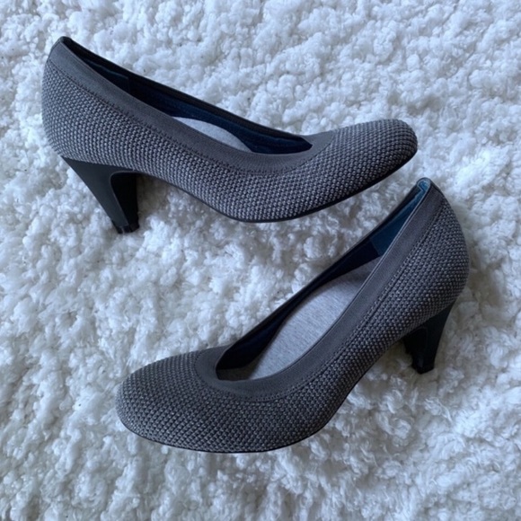 Betabrand Shoes - Betabrand Late to the Gate Gray Heels EUC